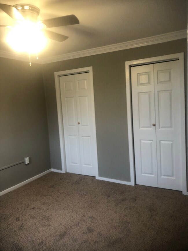 Building Photo - 349 S Hokendauqua Dr