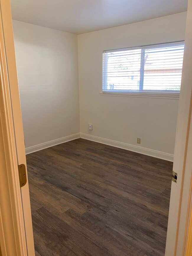 Building Photo - 2 bed/ 1 bath duplex near Downtown Vacaville