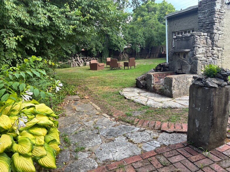 Outdoor fireplace - 560 Neelys Bend Rd