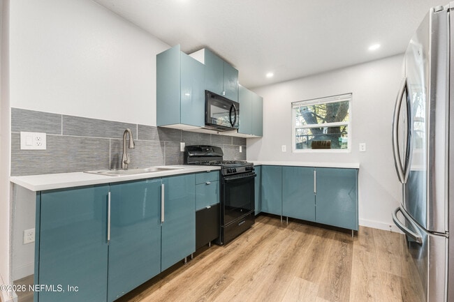 Building Photo - 231 E 16th St