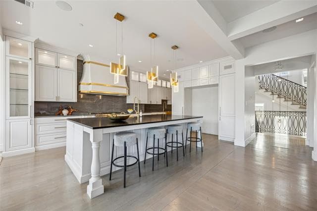 Building Photo - 2210 Boll St