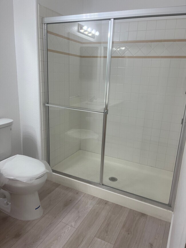 Second Bathroom - 8772 Bridgeport Bay Ave