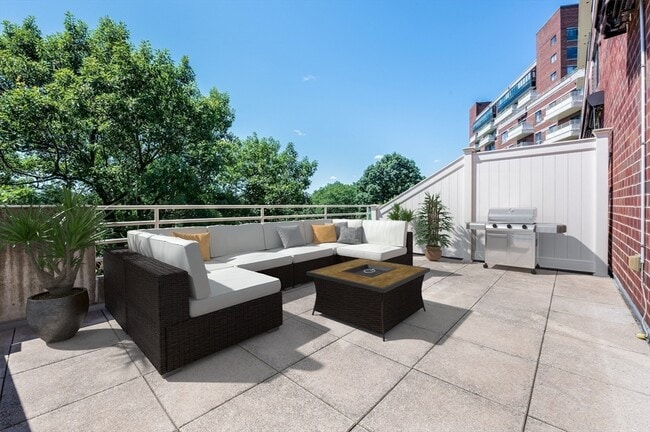 Building Photo - 199 Coolidge Ave