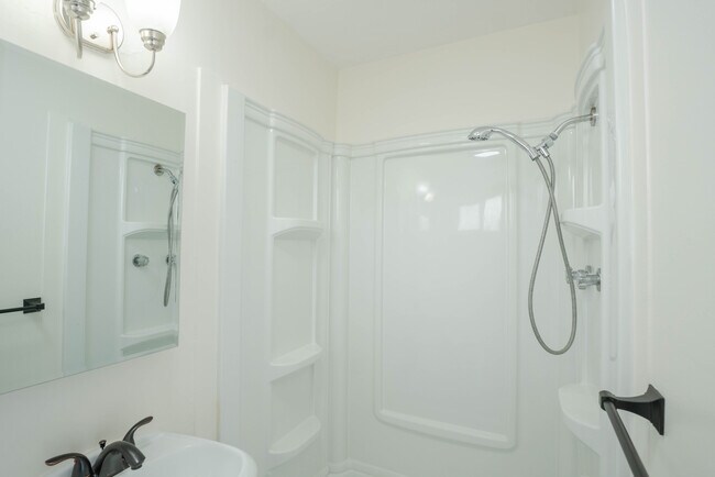 Building Photo - 821 W 167th St