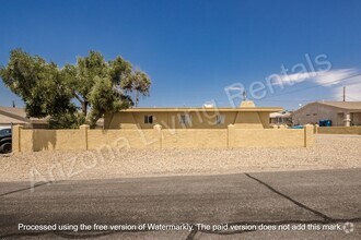 Building Photo - LARGE 3 BEDROOM DUPLEX