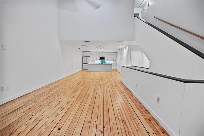 Building Photo - 920 Memorial Dr SE