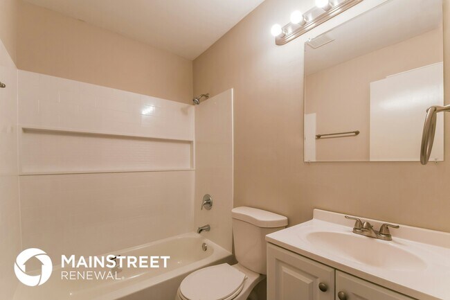 Building Photo - 1095 Cedar Pl