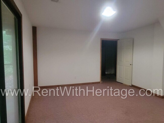 Building Photo - 1050 Flamingo Dr
