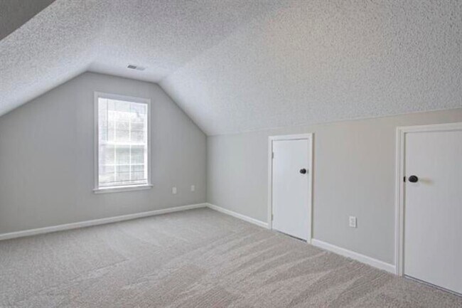 Building Photo - 6479 Stone Lake Dr