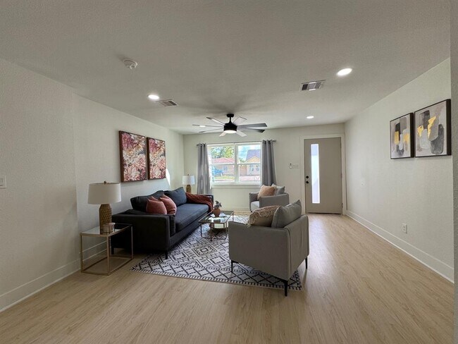 Building Photo - 2110 Garvey Dr