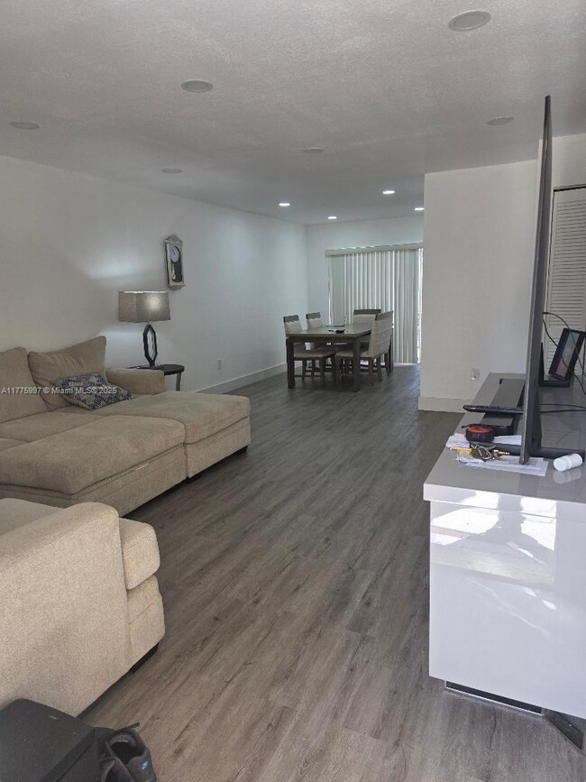 Building Photo - 1356 Pelican Ct