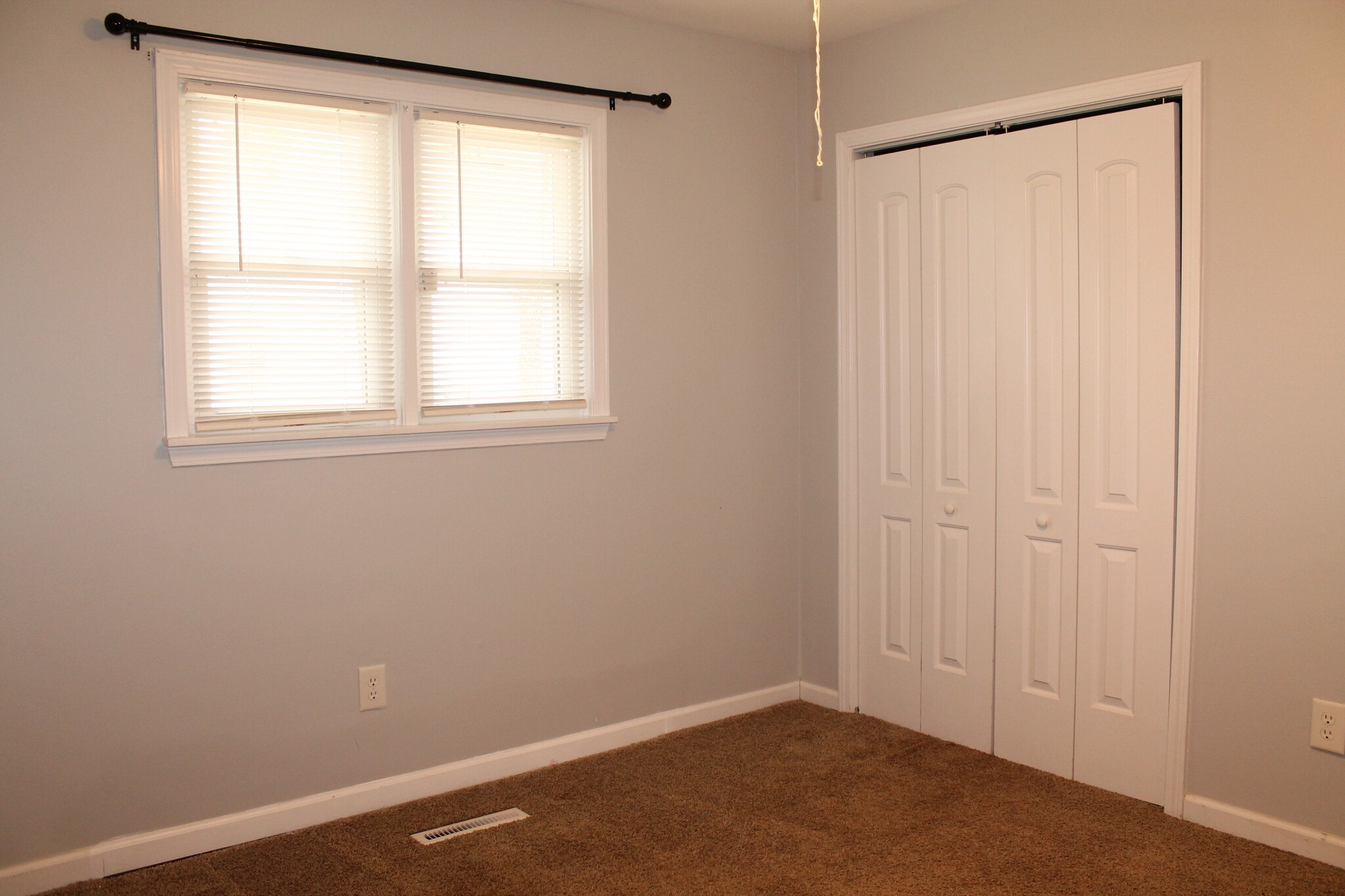 Building Photo - 4902 Simpson Dr