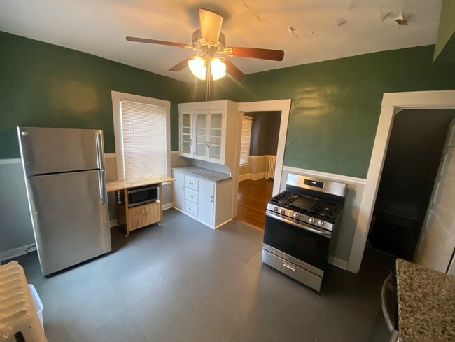 Kitchen - 1422 Rosewood Ave