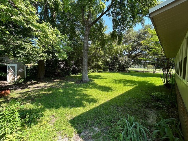 Building Photo - 3301 Brookside Ln