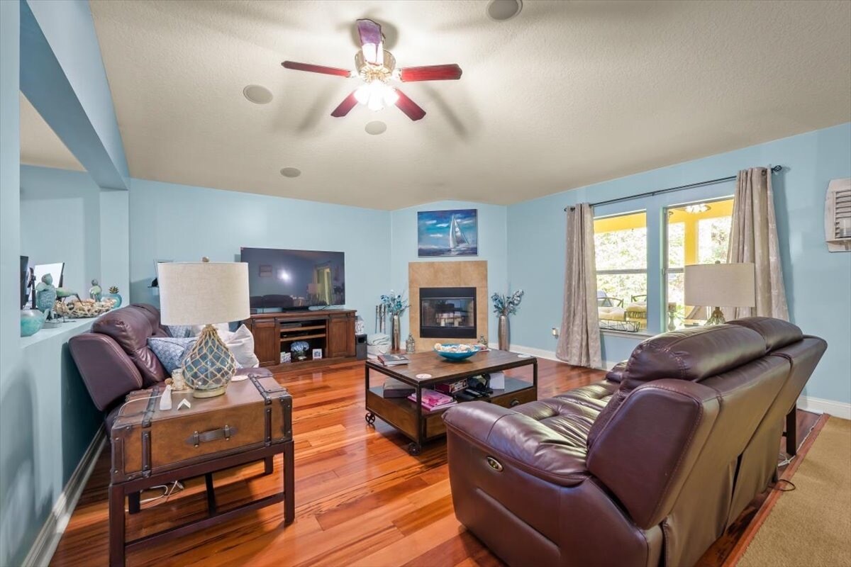 Building Photo - 11829 Carolwood Ln