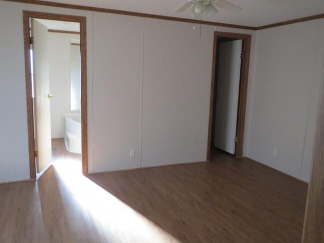 Building Photo - 213 Dogwood Ln
