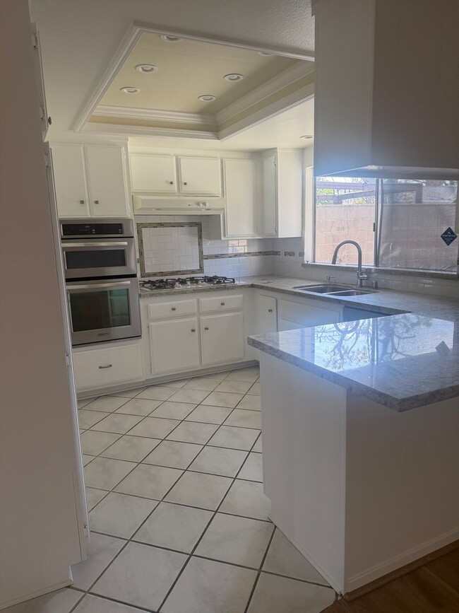 Building Photo - SPACIOUS 4 BEDROOM 3 BATH HOME