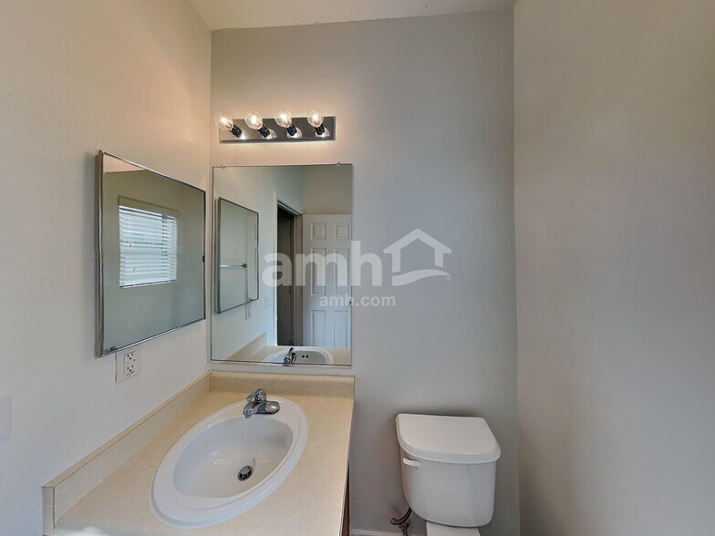 Building Photo - 18541 W Valerie Dr