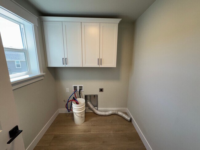 Building Photo - 5941 Ranch Lp