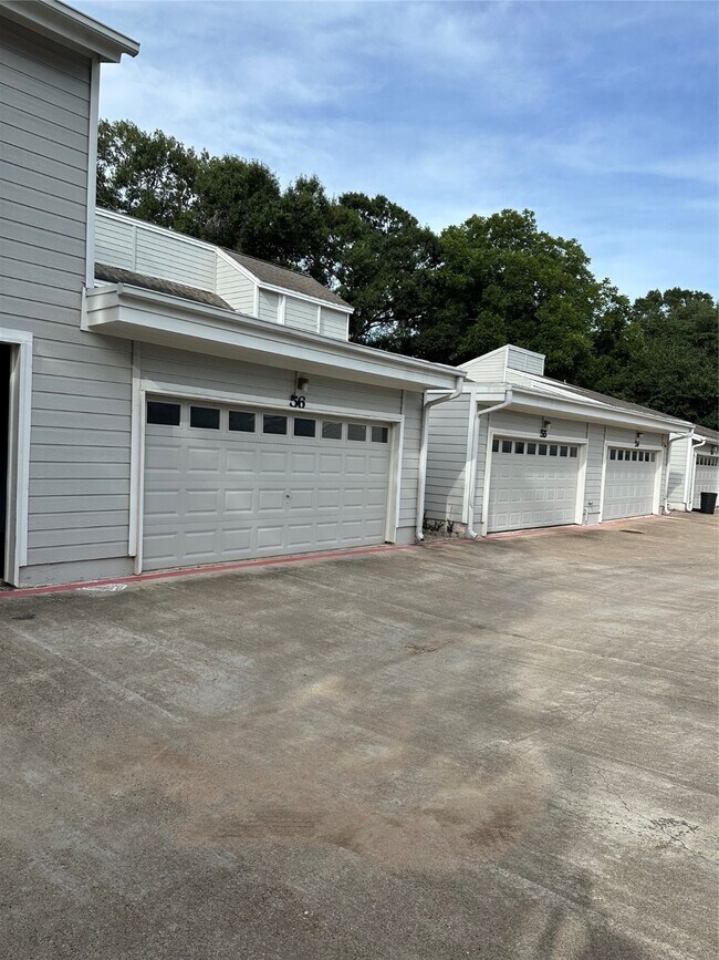 Building Photo - 56 Hideaway Dr