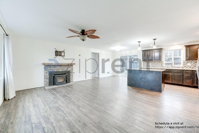 Building Photo - 9516 Holly Dr