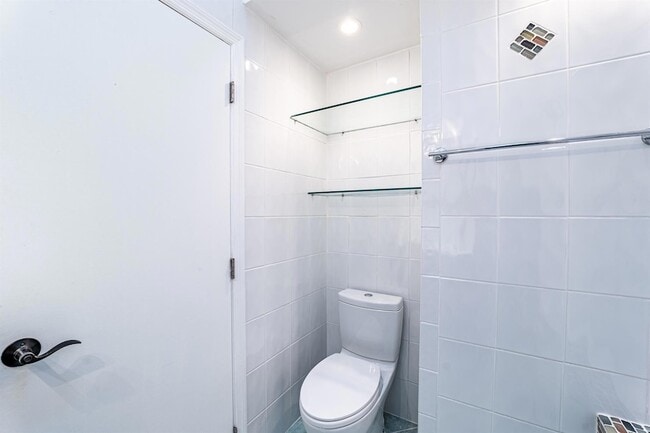 Building Photo - 2936 Florida Blvd