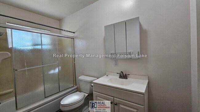 Building Photo - Cozy 1 Bedroom Duplex in Historic Folsom