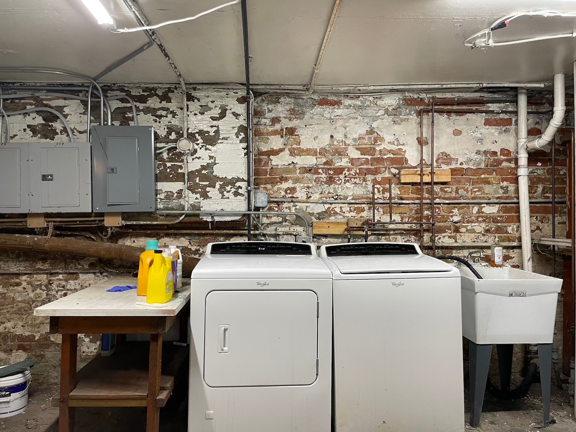 laundry - 2877 S Throop St