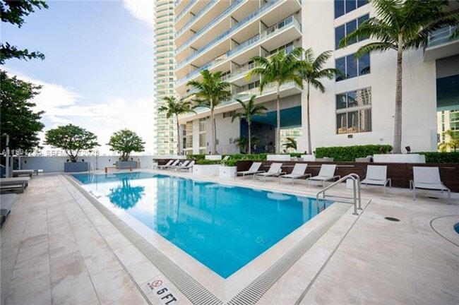 Building Photo - 1300 Brickell Bay Dr