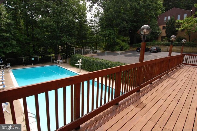 Building Photo - 3809 Hemlock Way