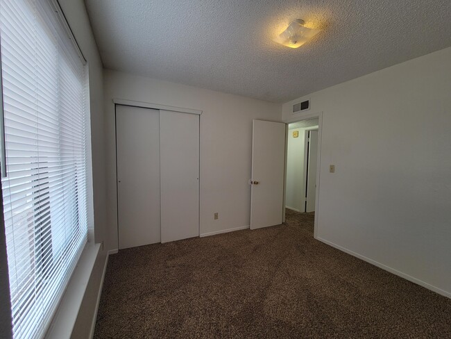 Building Photo - 7716 Iroquois Dr