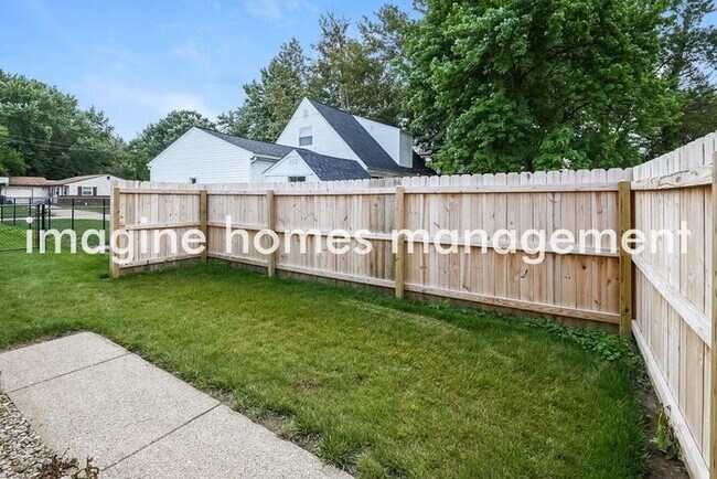 Building Photo - Charming 3 Bedroom Home in Stow