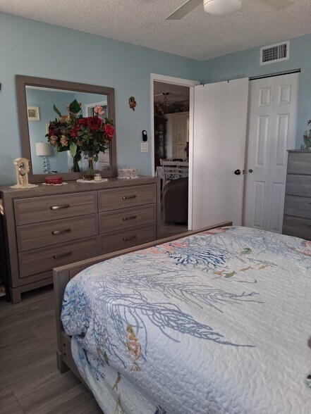 Building Photo - 2390 Ocean Shore Blvd