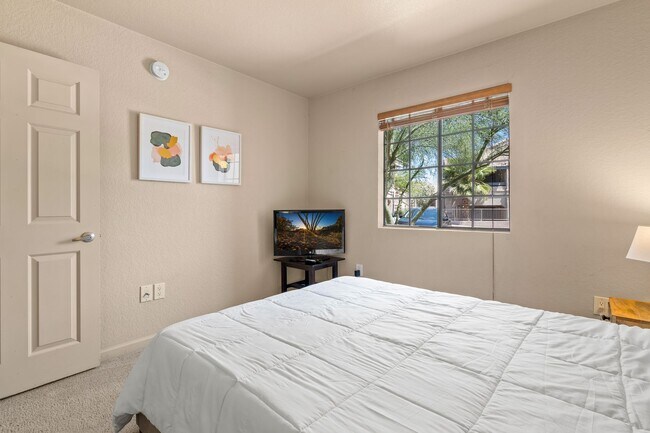 Building Photo - Furnished 3 Bedroom close to Downtown Tucson Pima West and U of A