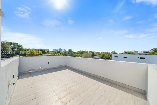 Building Photo - 11 NE 51st St