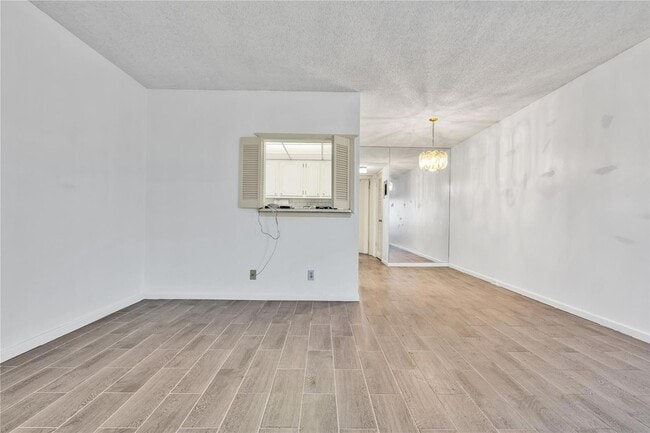 Building Photo - 165 Sussex I