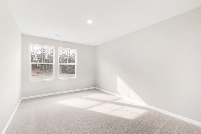 Building Photo - Move-In Ready 4-Bedroom Townhome in Rosedale!