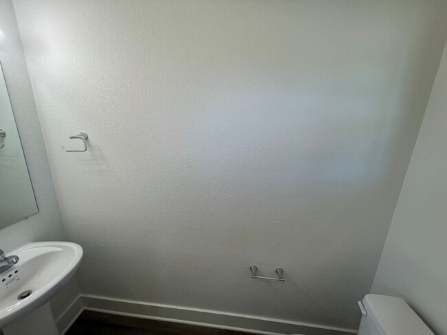 Building Photo - Move in ready!! Newly constructed Belton townhomes!