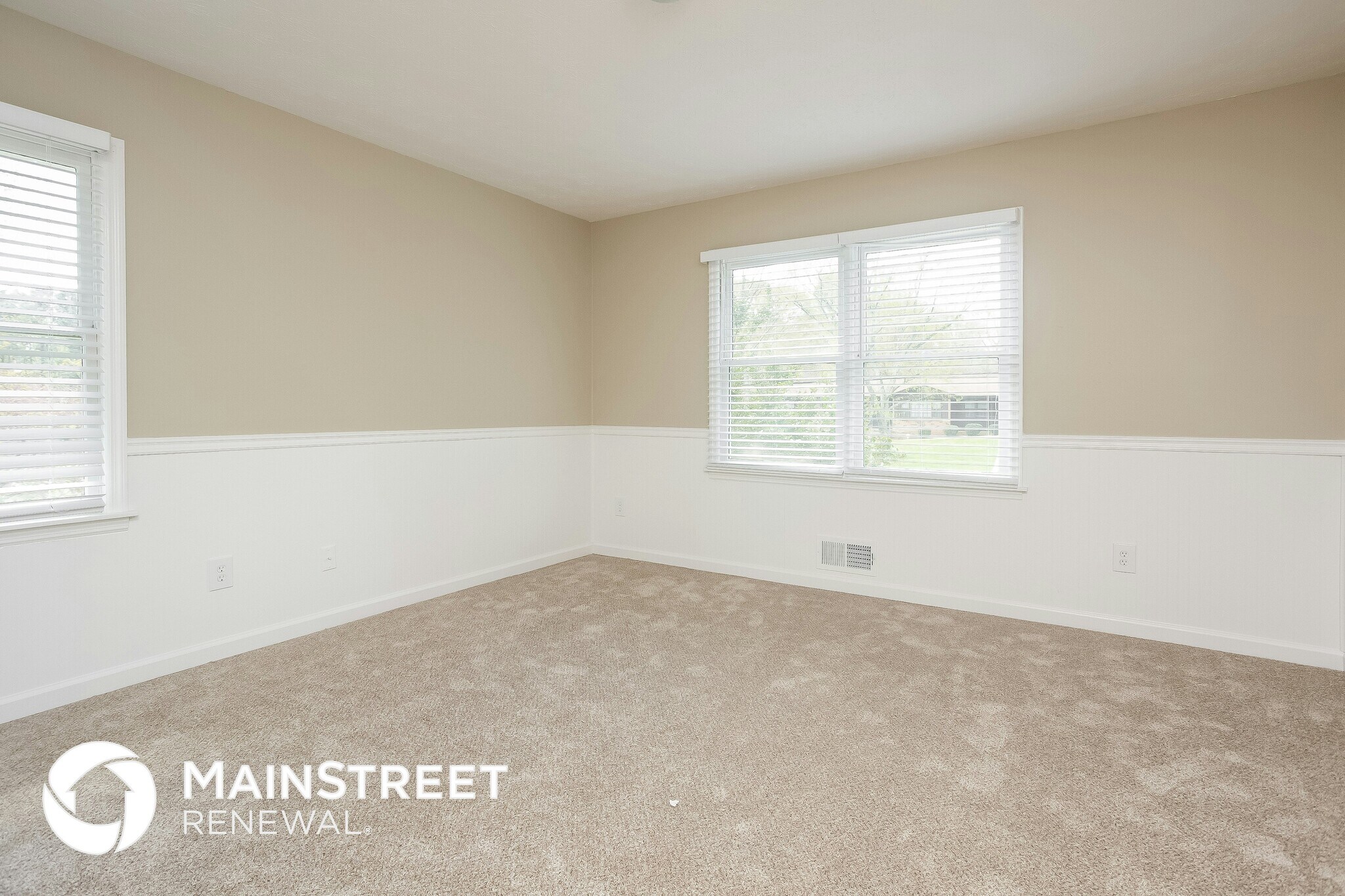 Building Photo - 680 N Kingsley Dr