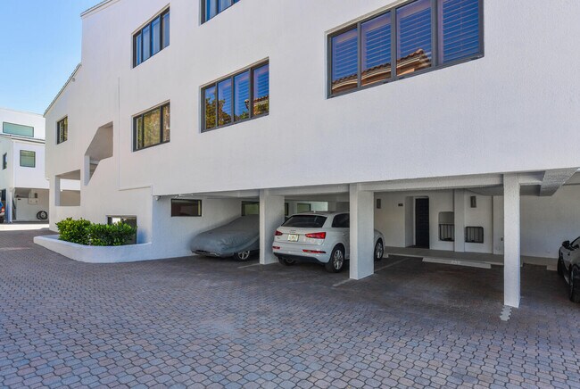 Building Photo - 250 S Ocean Blvd