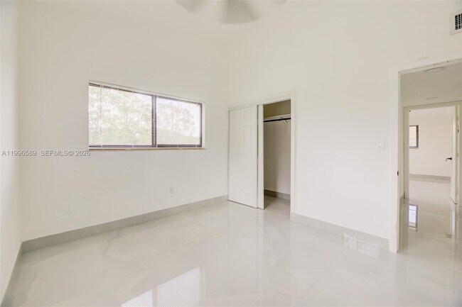 Building Photo - 17101 SW 48th St