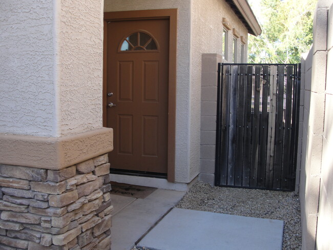 Building Photo - 7398 W Fargo Dr