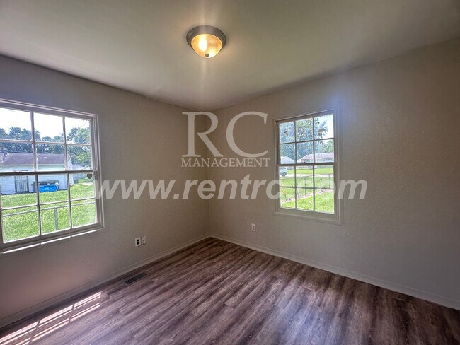 Building Photo - 1213 Giddings-
