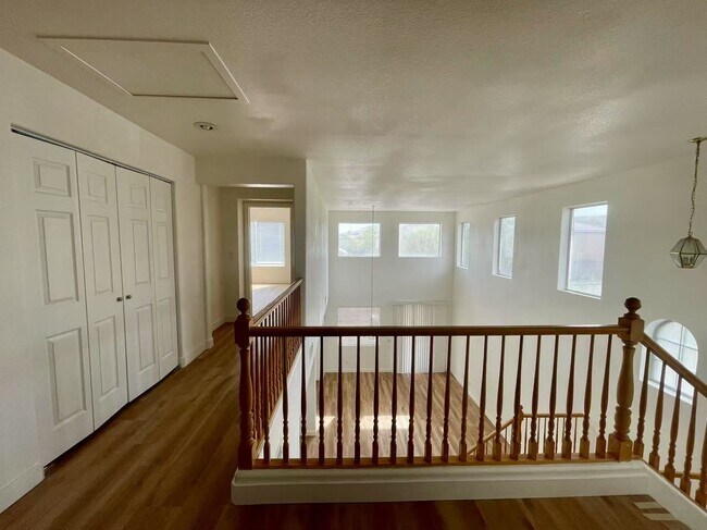 Building Photo - Sweet 2 stories single-family house with 4 bedrooms