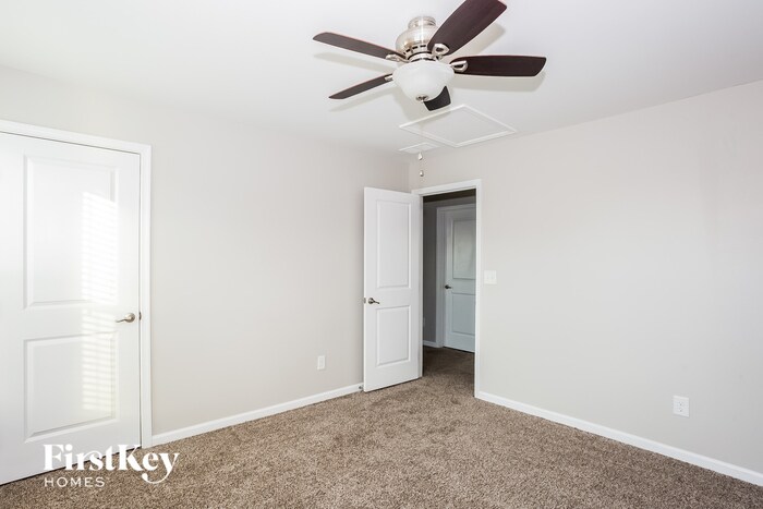 Building Photo - 2030 Hamil Ridge Dr