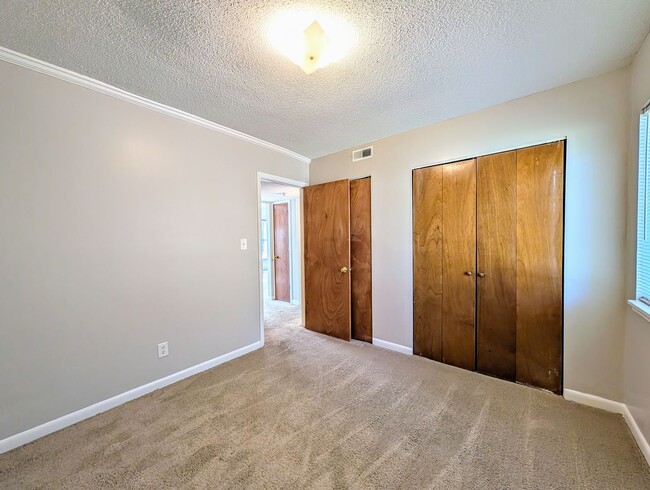 Building Photo - 315 Edward St