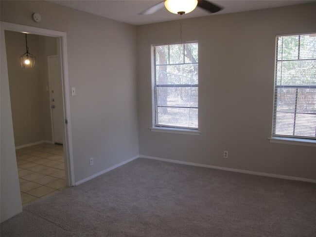 Building Photo - 509 Algerita Dr