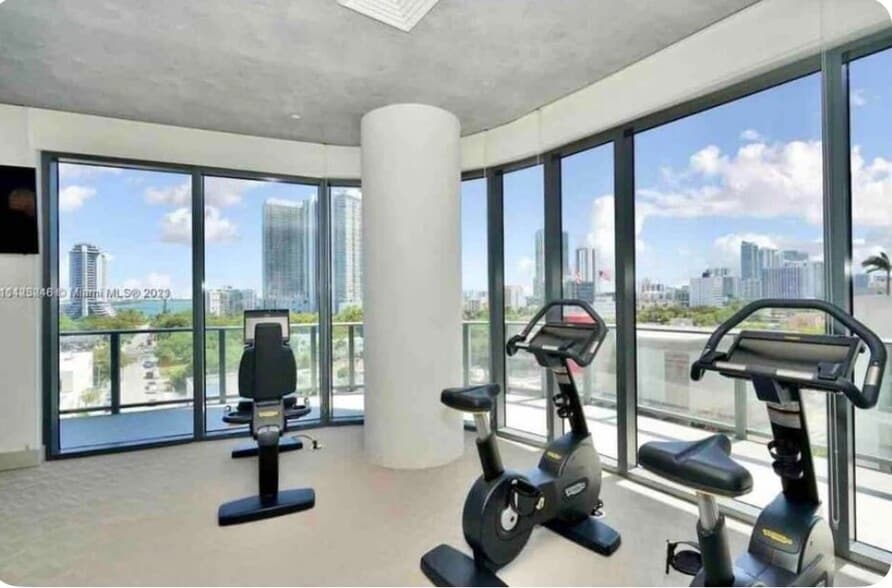 Building Photo - 121 NE 34th St