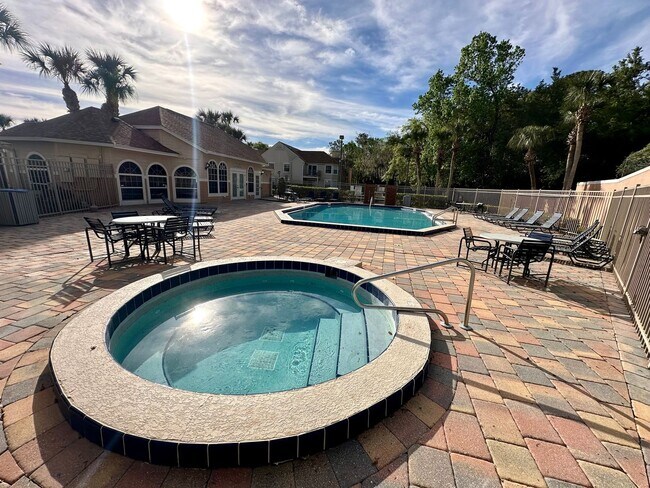 Building Photo - Beautiful bright updated 3/2 condo in Altamonte