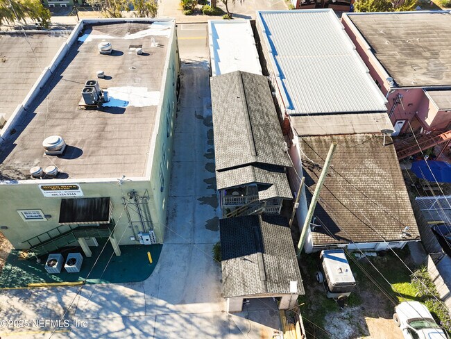 Building Photo - 912 St Johns Ave